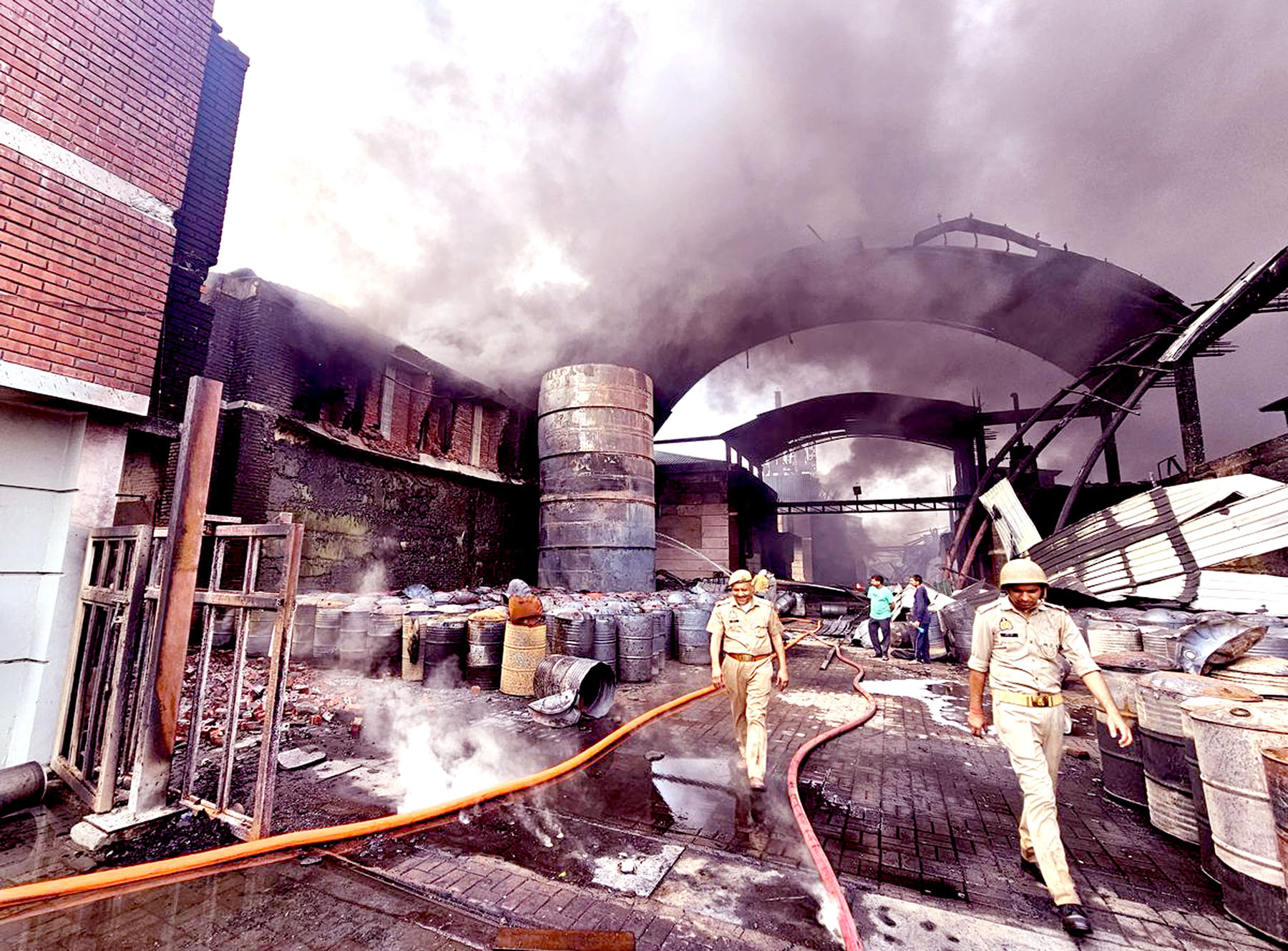 200 houses burnt due to fire from transformer, one person burnt.